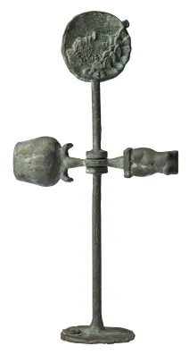 Komposisjon med romersk mynt og kvinnetorso