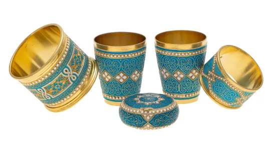 Lot i forgylt sølv med grubeemalje