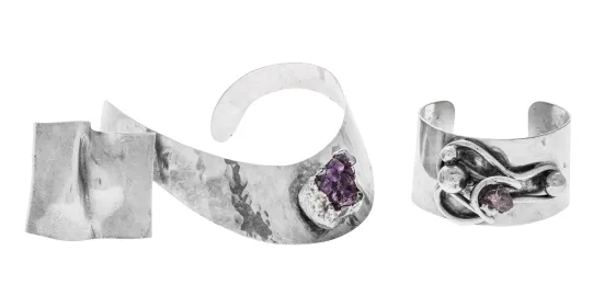 Klave, armbånd, brosje