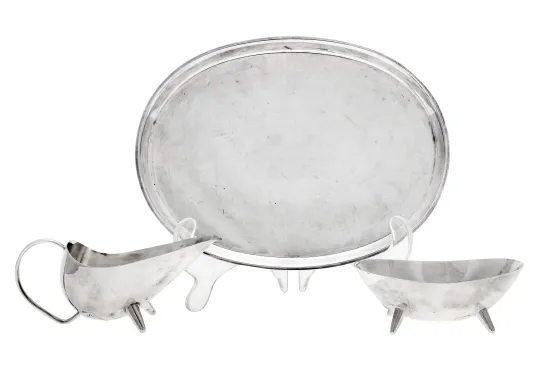 Sett med sukkerskål, fløtemugge og fat 