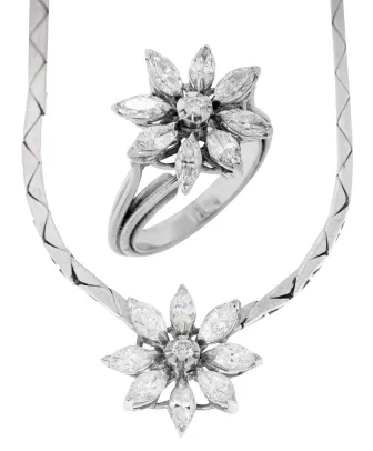 Smykkesett i hvitt gull med diamanter
