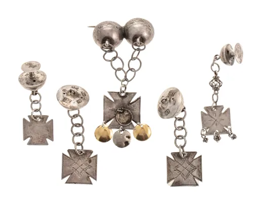 Skjorteknapper og 1 halsknapp