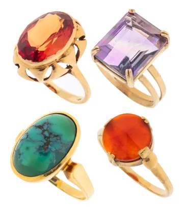 Lot med 4 ringer i gult gull