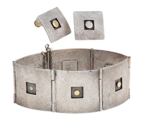 Armbånd og ørepynt