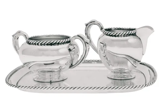 Sukkerkopp, fløtemugge og brett