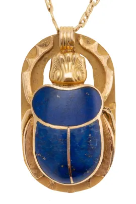 Kjede med anheng scarabee