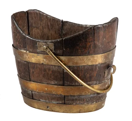 Spann i eik med bånd i messing