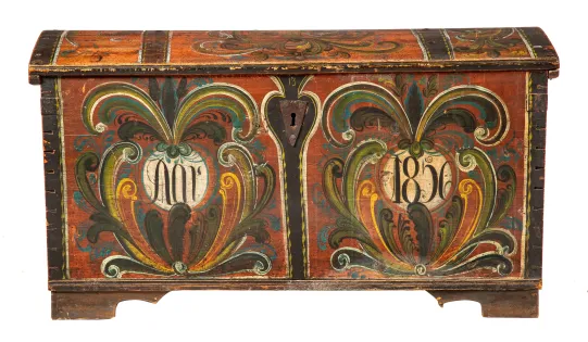 Kiste med rosemaling