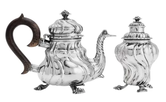 Tekanne og tedåse i sølv