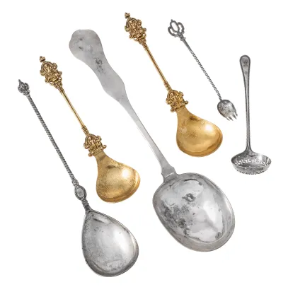 Lot sølv, 6 assorterte skjeer