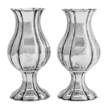 Et par vase i sølv