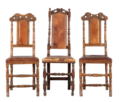 3 høyryggede barokk-stoler