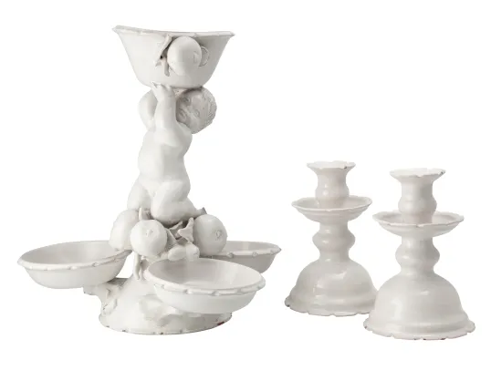 Fruktoppsats og et par lysestaker