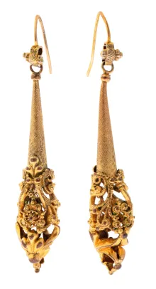 ET PAR ANTIKKE ØREPYNT