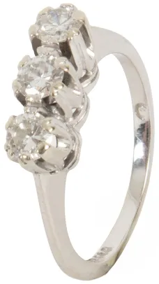RING MED DIAMANTER